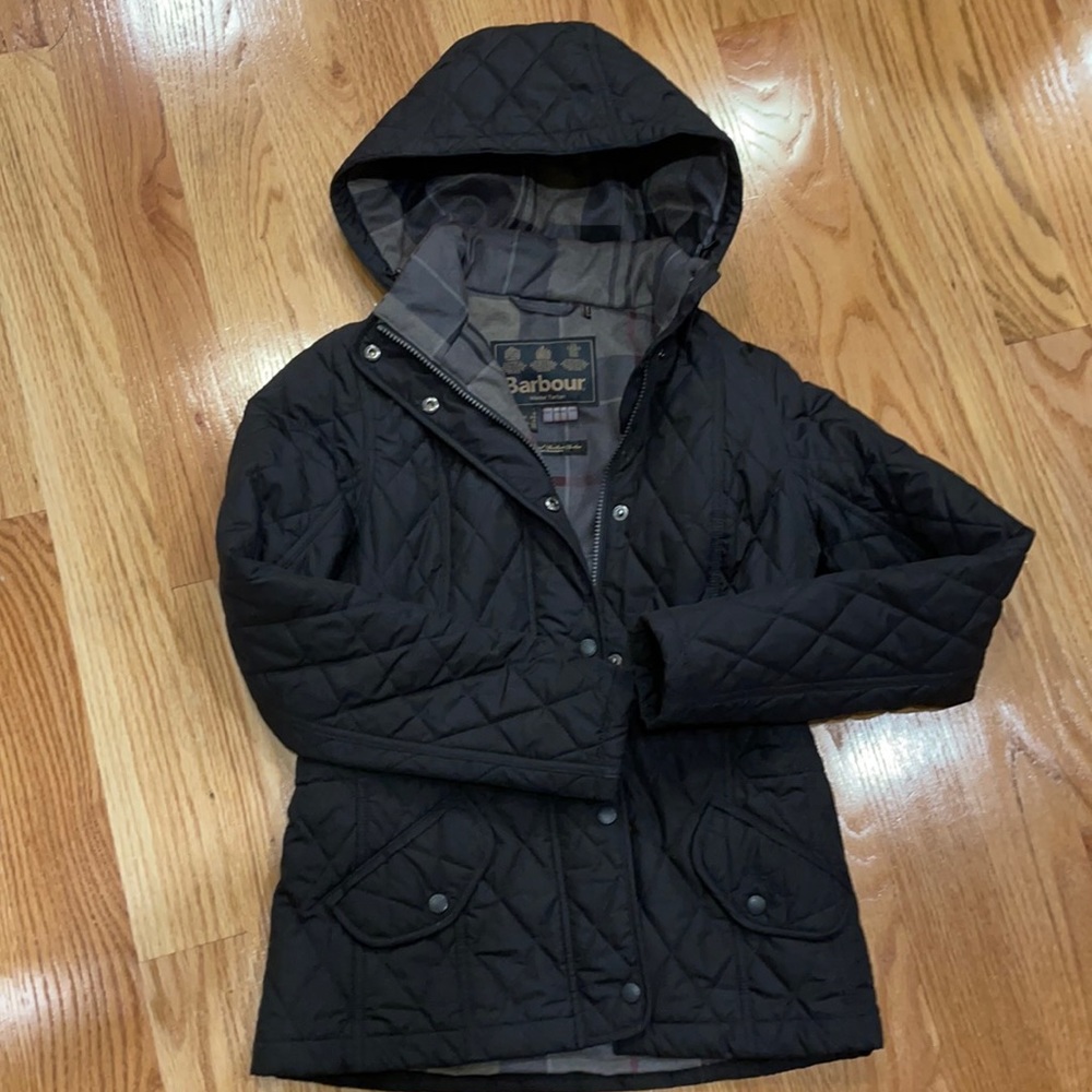 Like new Barbour quilted coat. Size 4. Black